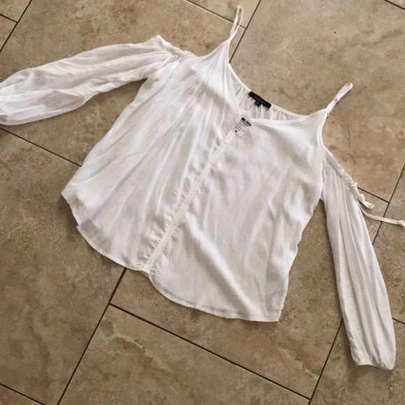 Cold Shoulder Top NEW - Picture 2 of 4